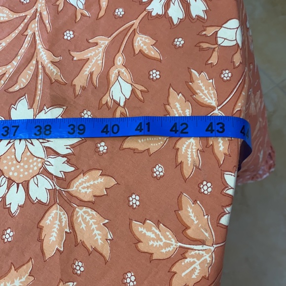 Round Table Cloth - Picture 8 of 10